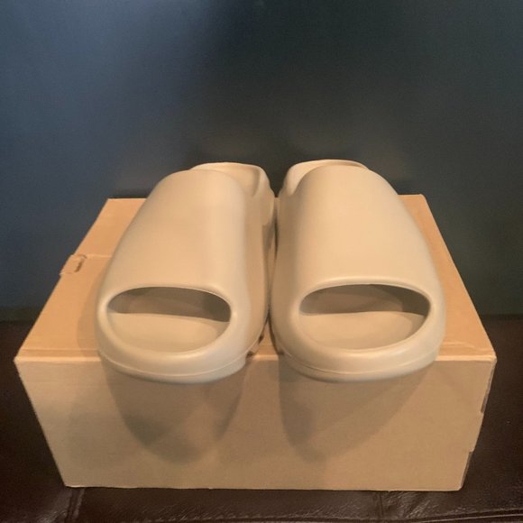 Mens size 11 Yeezy Slide \